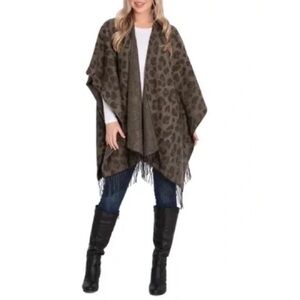 Women’s Woolrich OS Animal Print blanket wrap/shawl. Fringed hem